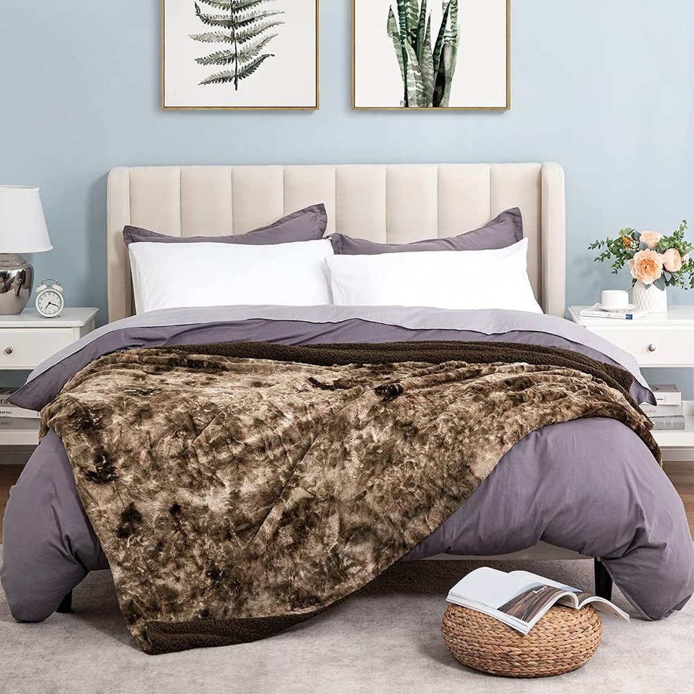 New Faux Fur Throw Blanket for Couch, Tie-Dye Reversible Fuzzy Blankets, 50x60 I - Picture 2 of 5